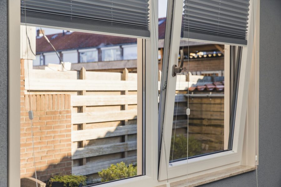 Gealan draaikiepraam openstaand binnenzijde